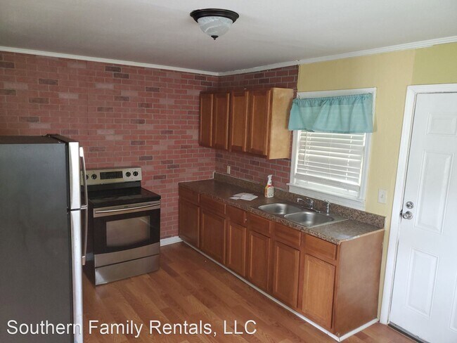 Building Photo - 3 br, 1 bath House - 211 Poplar St.