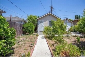 Building Photo - 359 W Garfield Ave