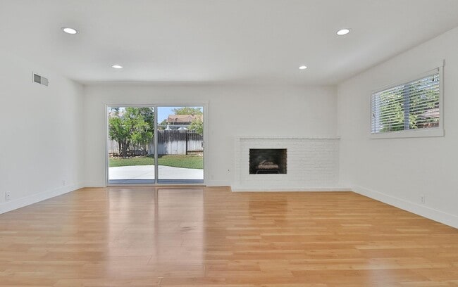 Foto del edificio - 1917 Hobart Dr