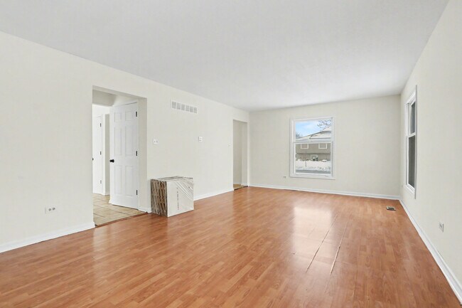 Foto del edificio - 2600 John Bourg Dr