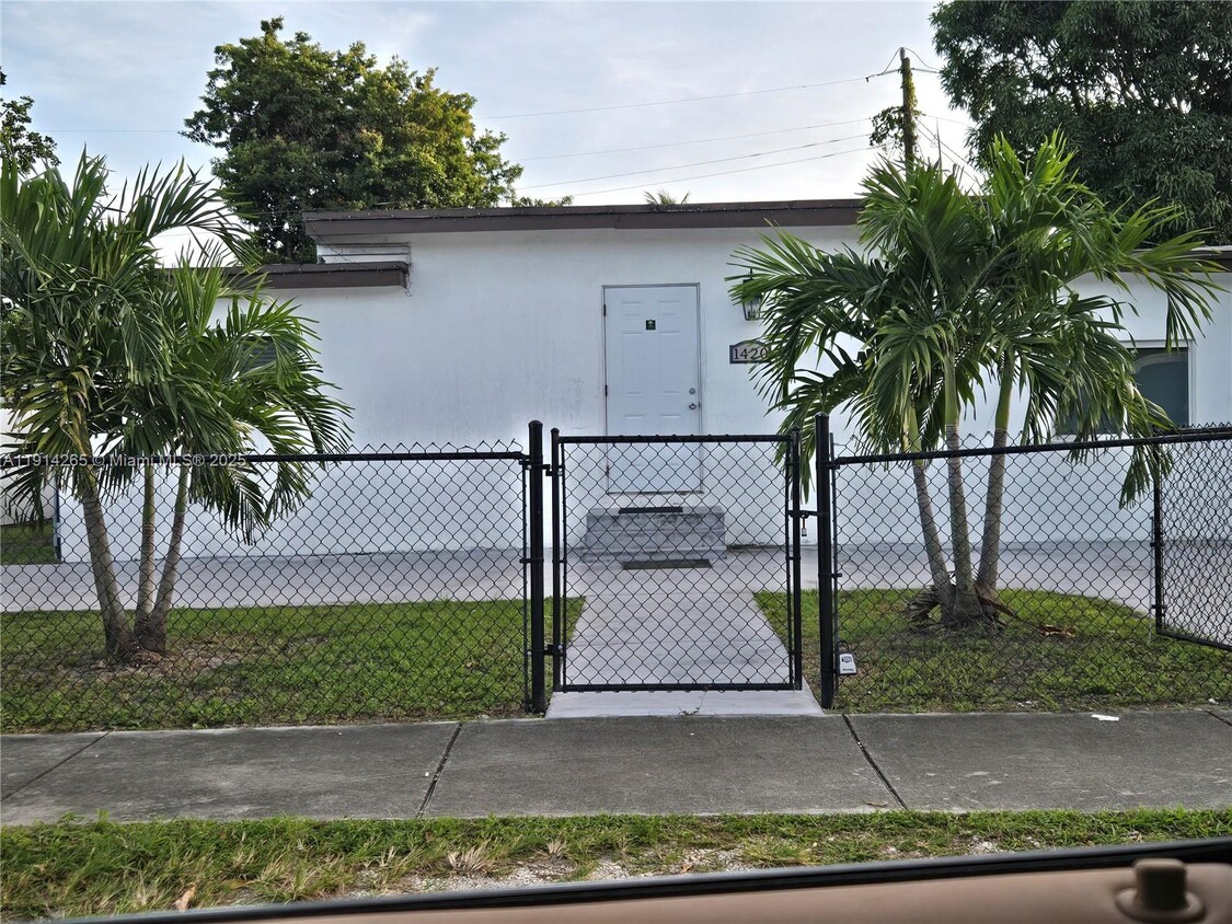Foto principal - 1420 NW 116th St