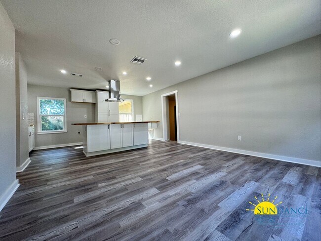 Foto del edificio - Lovely Renovated 4 Bedroom Home in Fort Walton Beach!