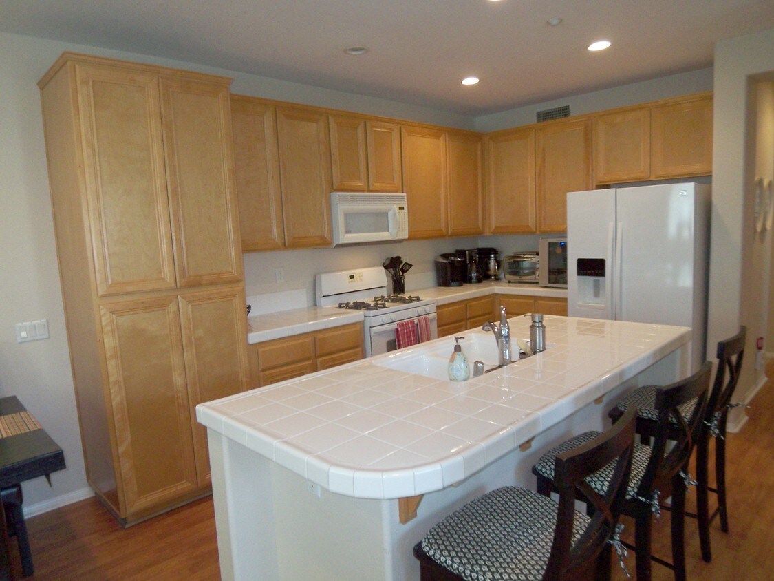 Primary Photo - 10 Chilmark St