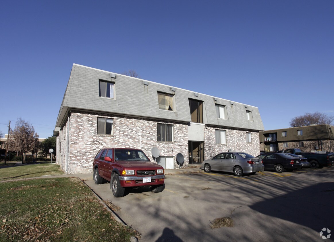 Building Photo - 4221 Holdrege St