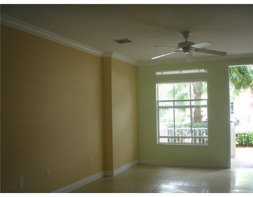 Building Photo - 407 Olssen Ave