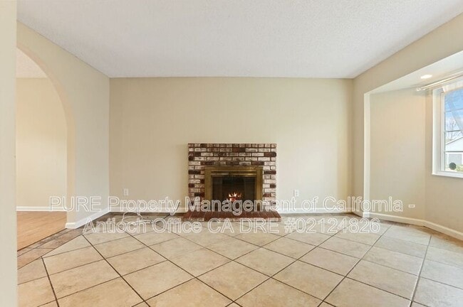 Building Photo - 3625 Dewitt Ct