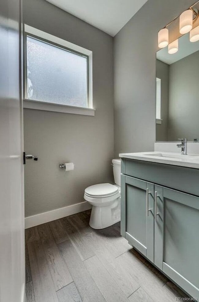 Building Photo - Luxurious End-Unit Modern Townhome at 5360...