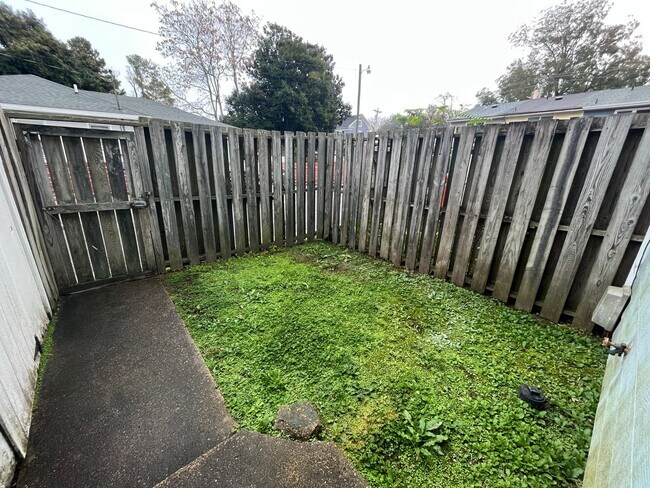 Foto del edificio - 608 W Church St