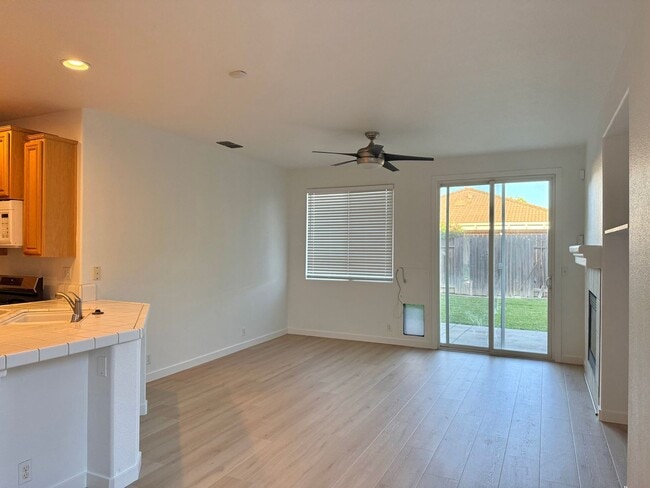 Foto del edificio - 3 bed 2 bath 2 Car Garage