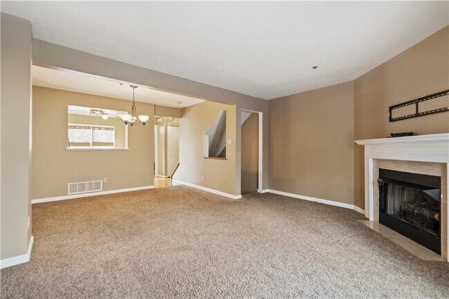 Foto del edificio - 1315 Meadowbrook Dr