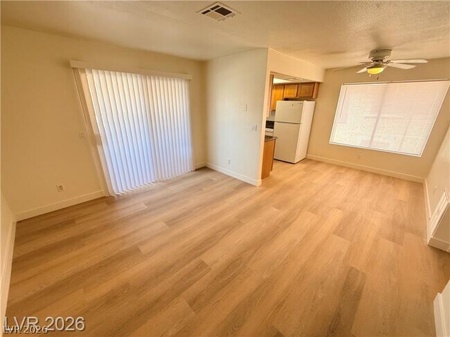 Building Photo - 7200 W Pirates Cove Rd
