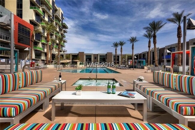 Foto del edificio - Gorgeous Juhl Unit For Lease