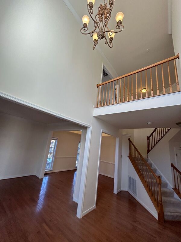 Foto del edificio - 1542 Jeffries Way
