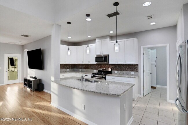 Building Photo - 434 Howland Drive