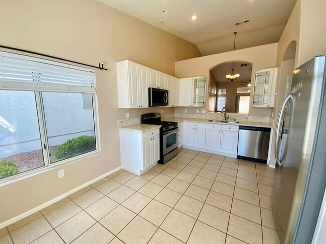 Foto del edificio - COZY 2 BEDROOM/ 2 BATHROOM HOME IN GATED C...
