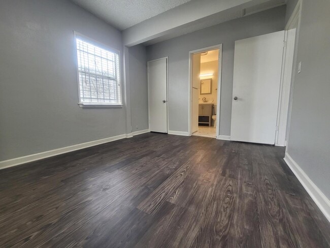 Interior Photo - 3812 Wisconsin St