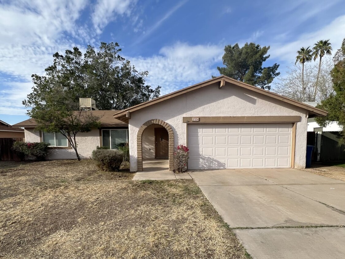 Primary Photo - 2326 E Bishop Dr