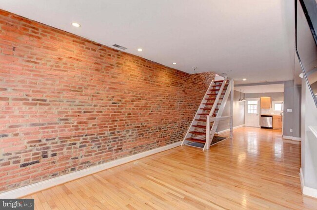 Building Photo - 508 S Glover St