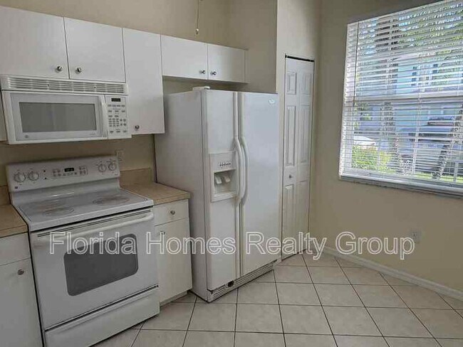Building Photo - 3629 Pine Oak Cir