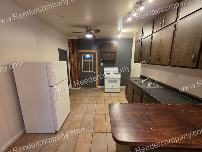 Building Photo - 4947 Northcote Ave