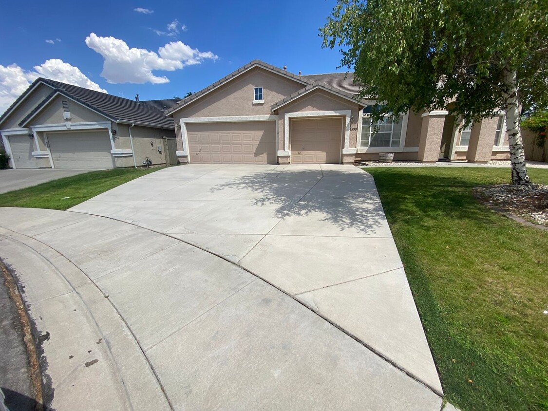 Primary Photo - Damonte Ranch - 4 Bedroom/3 Car Garage Sin...