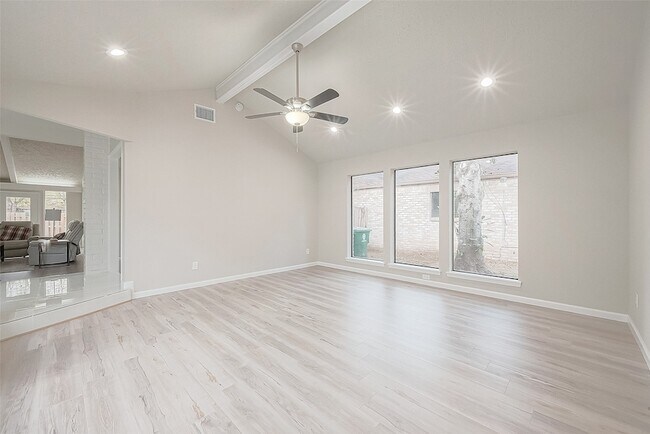 Foto del edificio - 6107 Sanford Rd