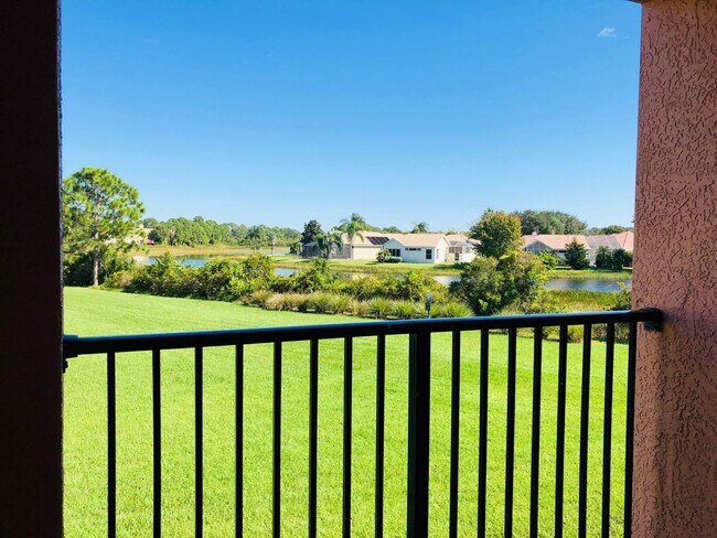 Building Photo - Gorgeous 3 bed, 2 bath condo in St Lucie W...