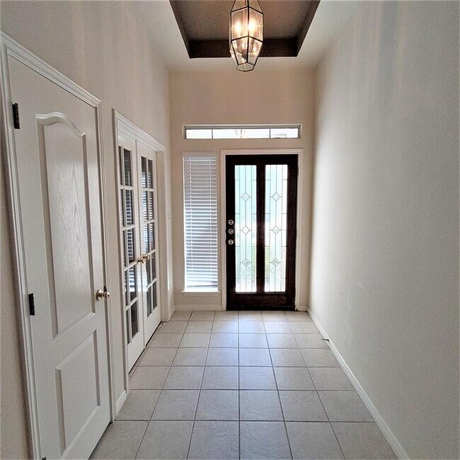 Foto del edificio - 207 Kettleman Ln N