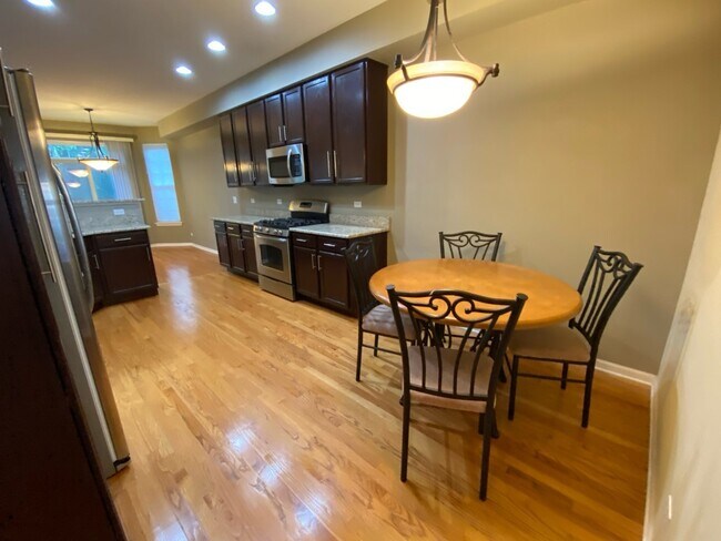 Foto del edificio - 504 Tamarack Dr