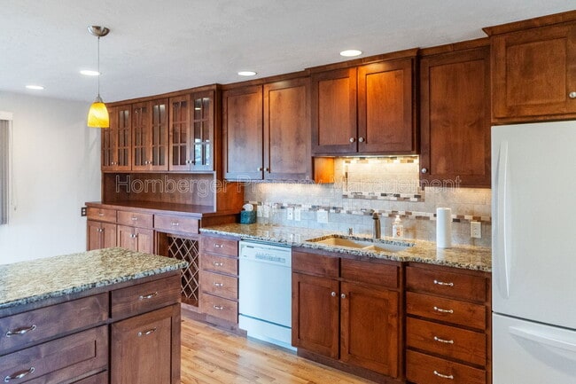 Foto del edificio - 1003 W Eastmont Way