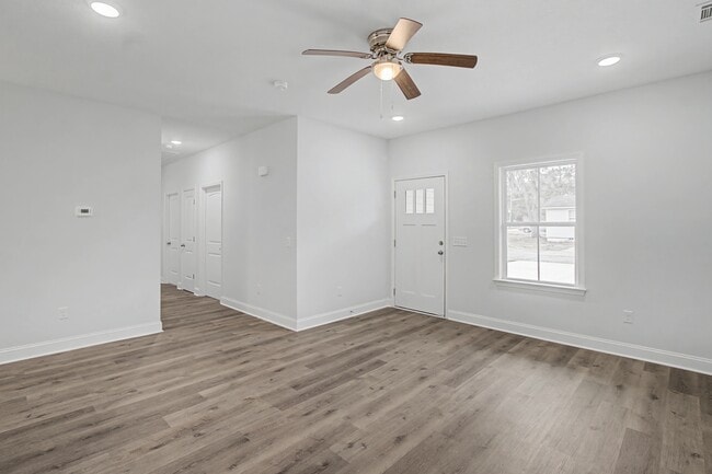 Building Photo - 205 Bagley Ave