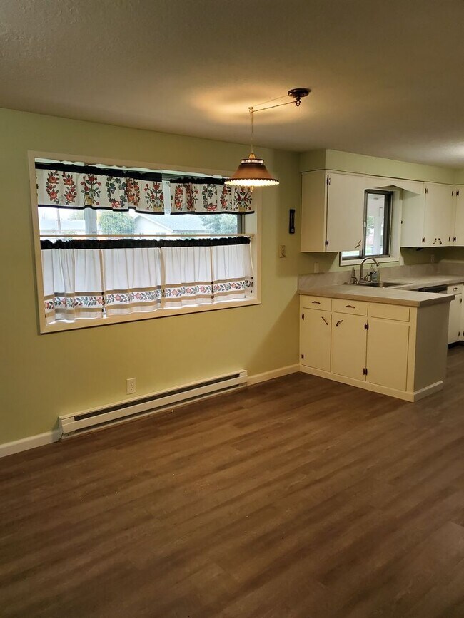 Foto del edificio - 3BD / 1.5BA Completely Remodeled Ranch with HUGE Backyard!