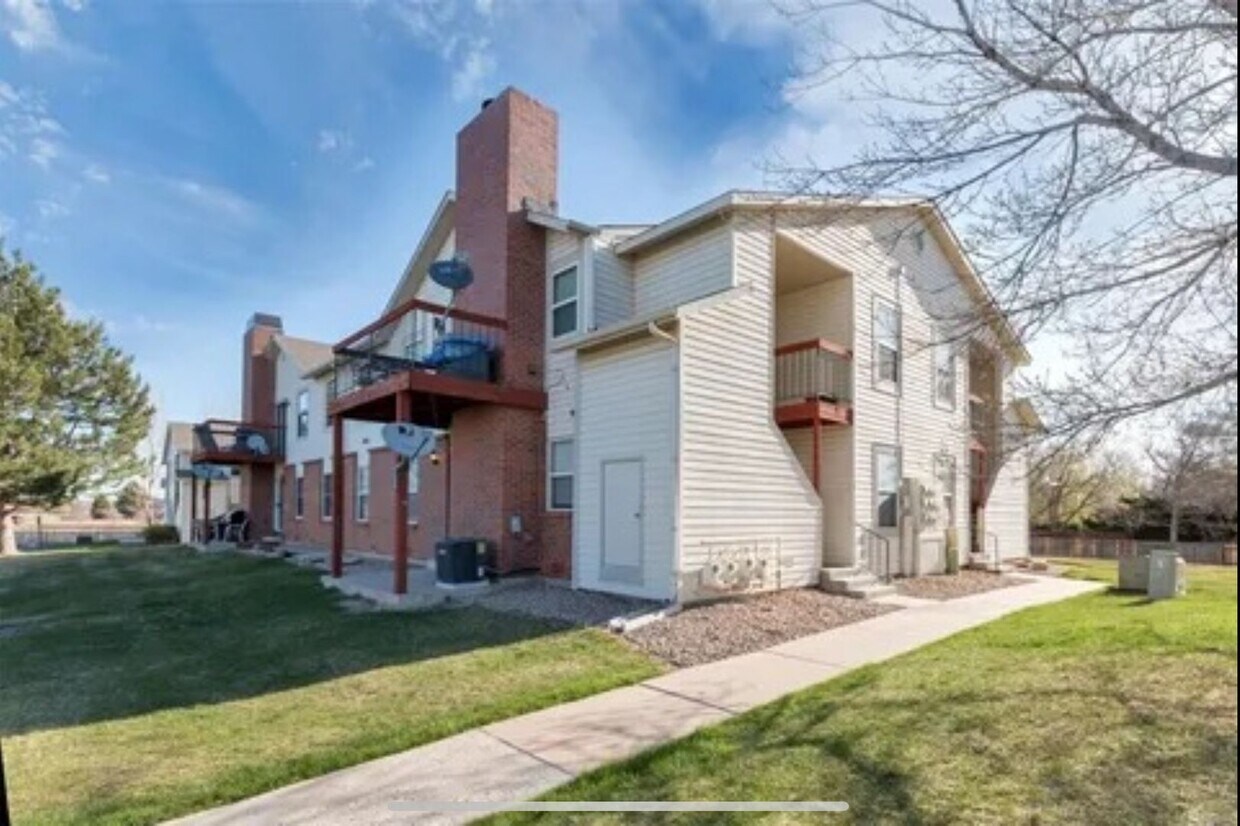 Foto principal - Spacious Updated Ranch Style Condo