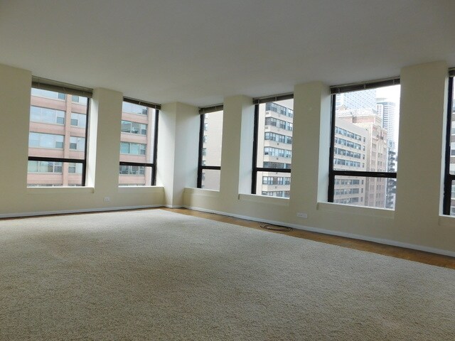 Building Photo - 260 E Chestnut St
