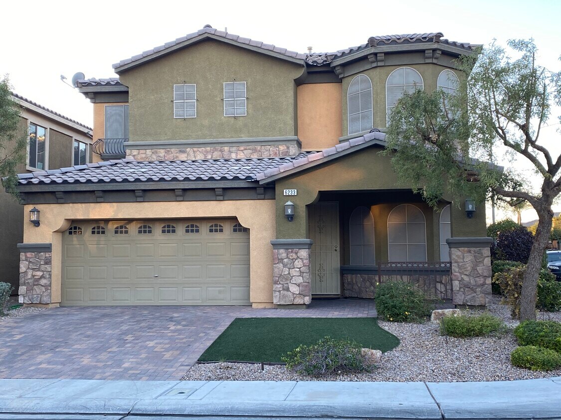 Foto principal - 6233 Hardgate St