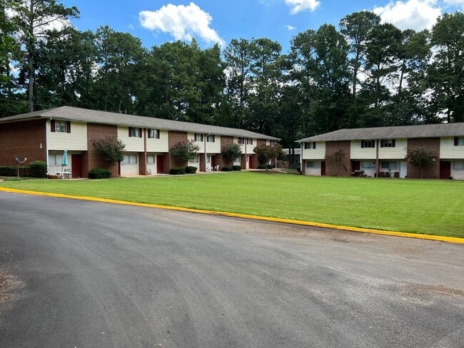 Building Photo - 4073 Pine Valley Rd