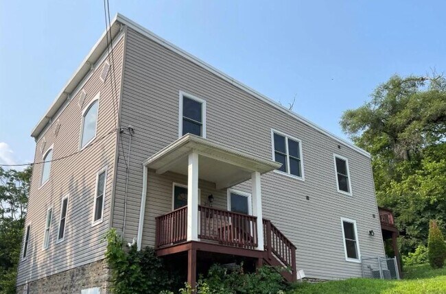 Building Photo - 3912 Feemster St