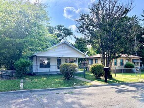 Building Photo - 214 Chitwood St