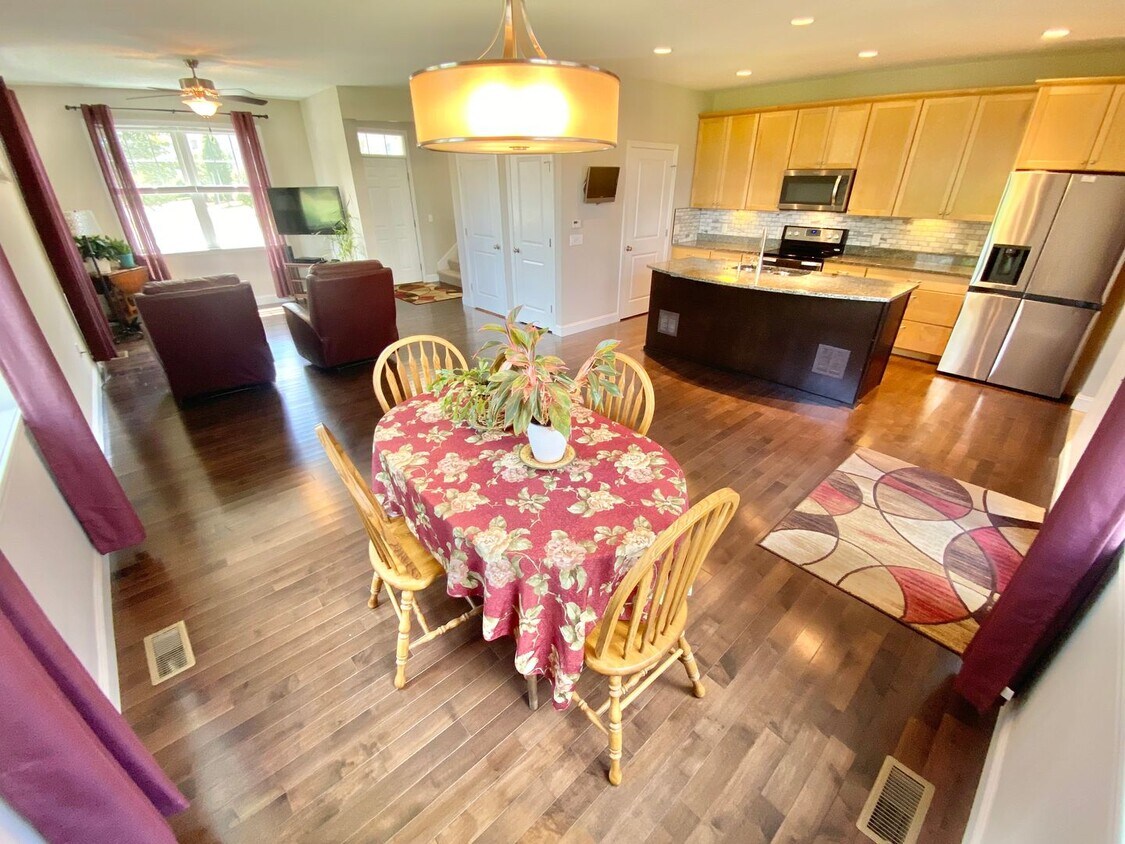 Foto principal - 3 Bedroom Home in Williston VT Available 9/1!