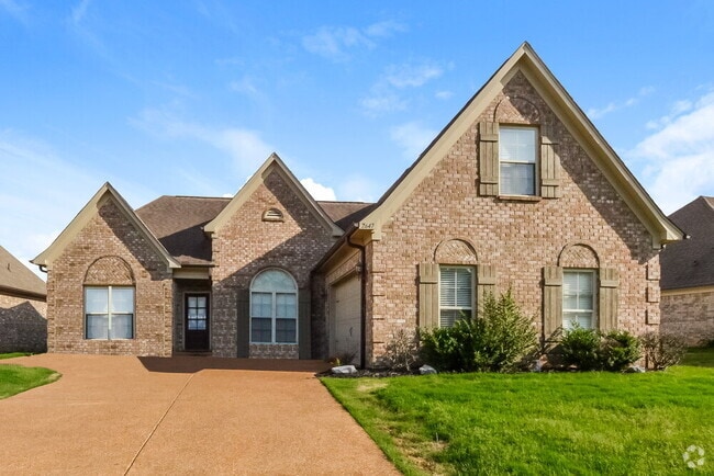 Building Photo - 2647 Champion Hills Dr