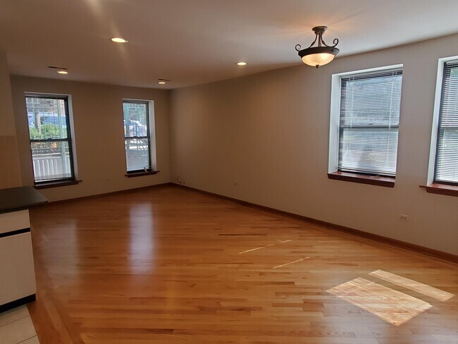 Foto del edificio - 1370 N Dean St