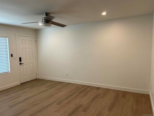 Foto del edificio - 3204 Collier Ave