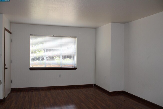 Building Photo - 137 Lake Ave
