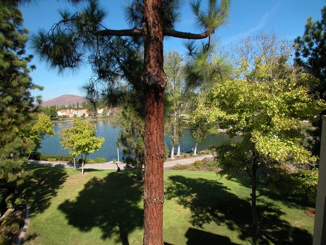 Building Photo - Open 3-Bedroom, 2-Bath Condo With LAKE VIEWS!