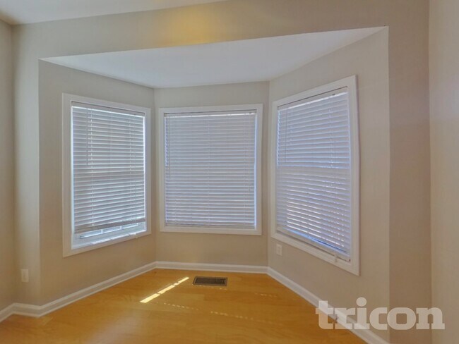 Foto del edificio - 7180 Thoreau Cir