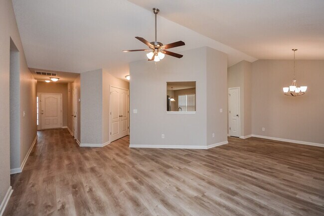 Building Photo - 245 Lakeside Point