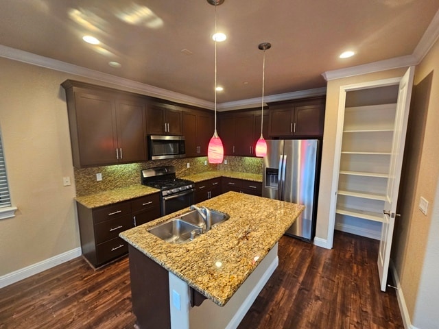 Building Photo - 541 Addison Ct