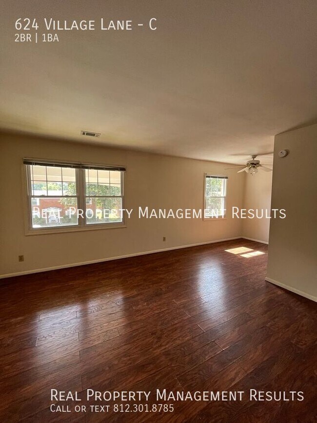 Foto del edificio - 624 Village Ln