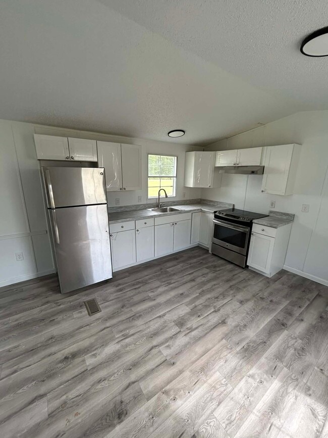 Building Photo - 112 Briarcreek Ln