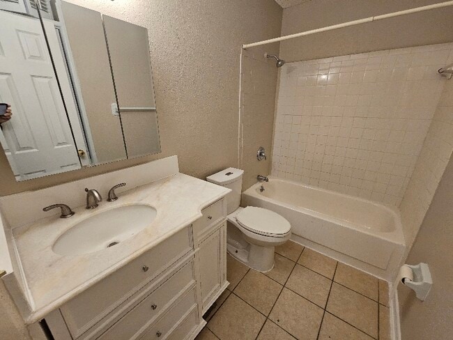 Building Photo - 1479 N Melrose Dr